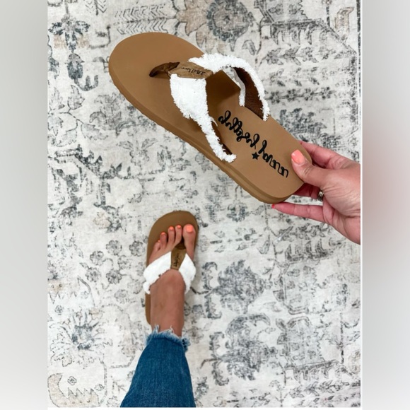 Gypsy jazz Flipflops! White color! Very comfortable and stylish! - Picture 4 of 4